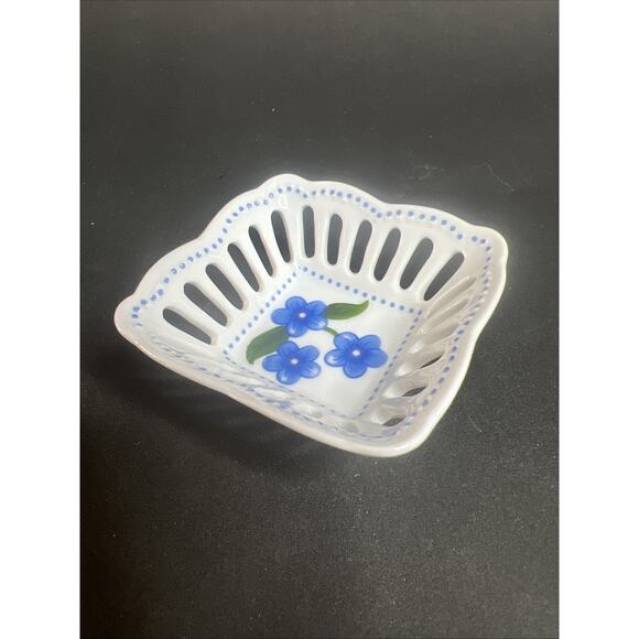 Williamsburg Reticulated Trinket Dish Square Blue Floral Vintage Ceramic Accent - Picture 4 of 5